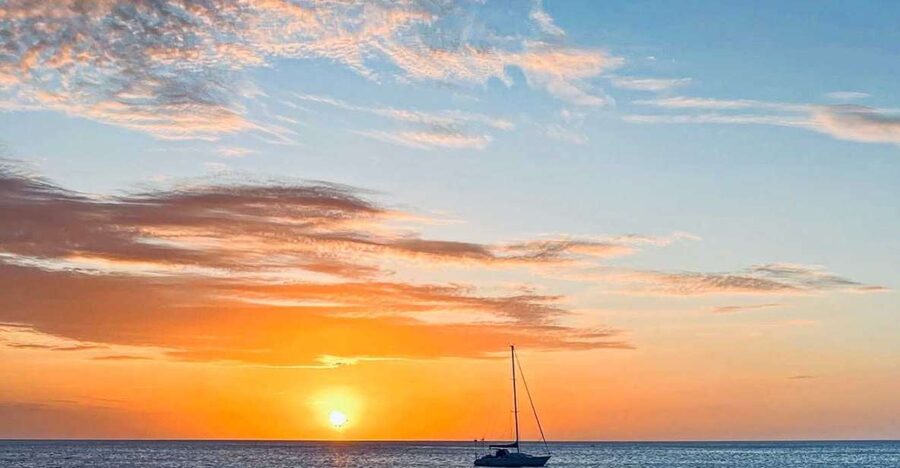 Oahu: Sunset sailing in small intimate groups - Setting out from Ala Wai Boat Harbor