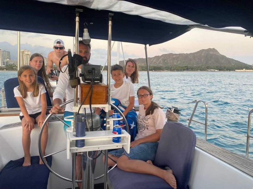 Oahu: Sunset sailing in small intimate groups - Why six people changes the experience
