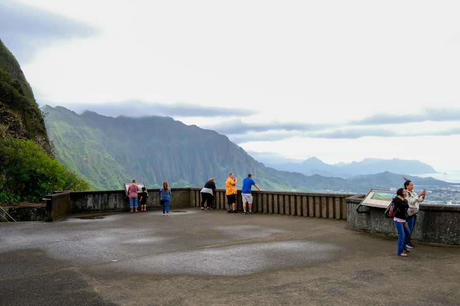 Oahu: Ultimate Pearl Harbor and Circle Island Tour - Nuʻuanu Pali connects mountain views with island history