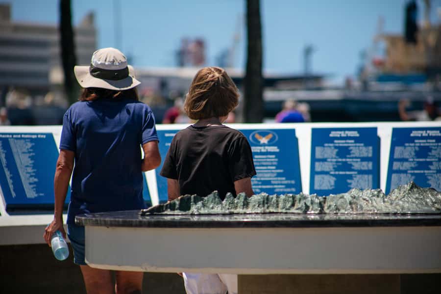 Oahu: USS Arizona Memorial and City Highlights Tour - Using the two Pearl Harbor museums