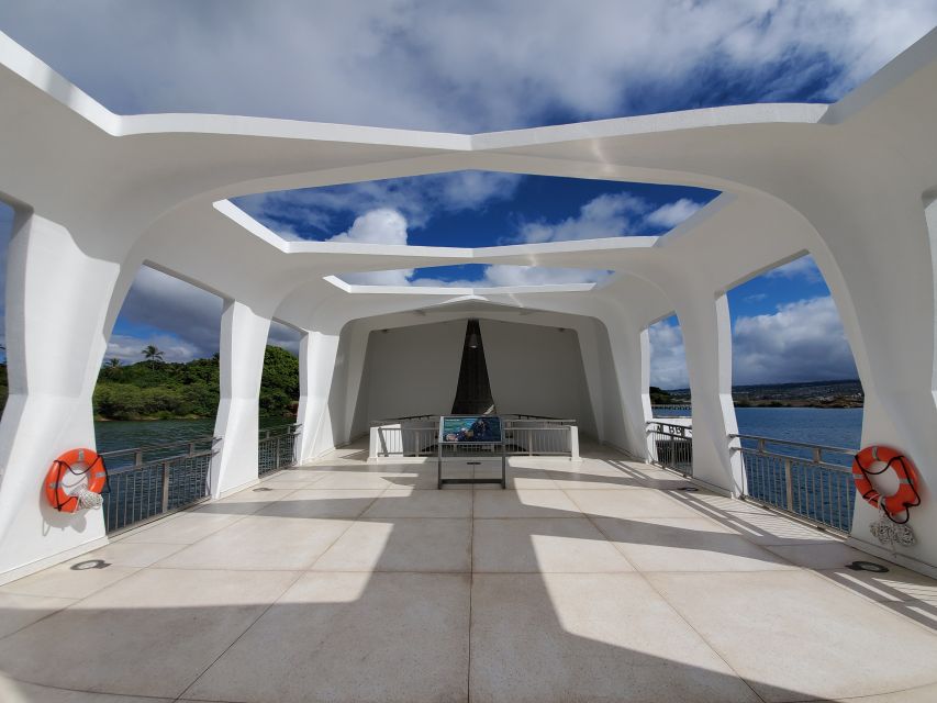 Oahu: USS Arizona Memorial Chief's Narrated Multimedia Tour - Should you book the narrated tour?