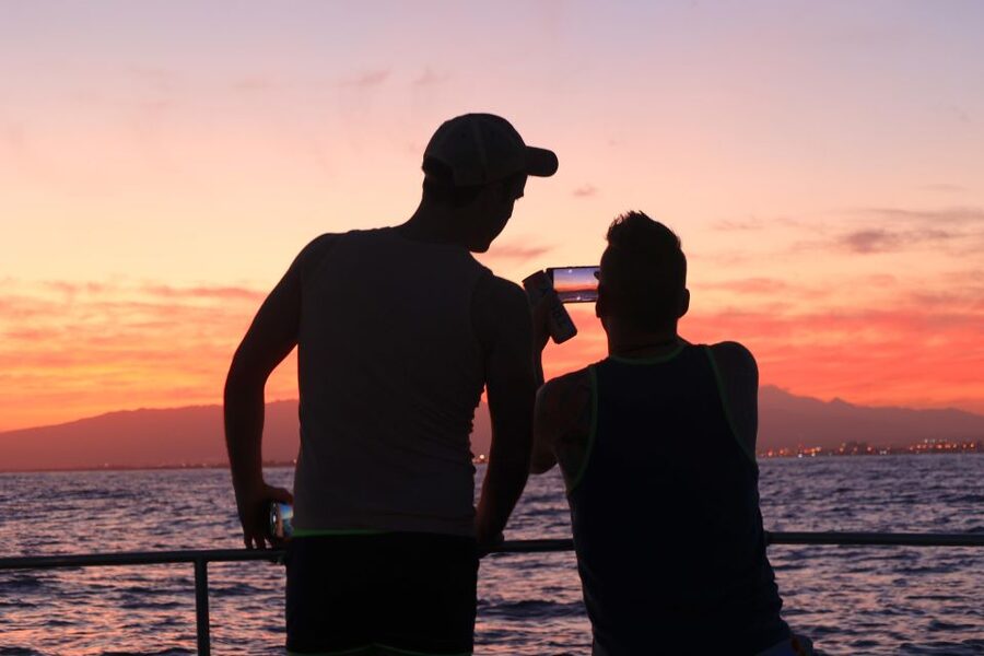Oahu: Waikiki BYOB Sunset Cruise - A two-hour route along Waikiki’s coast
