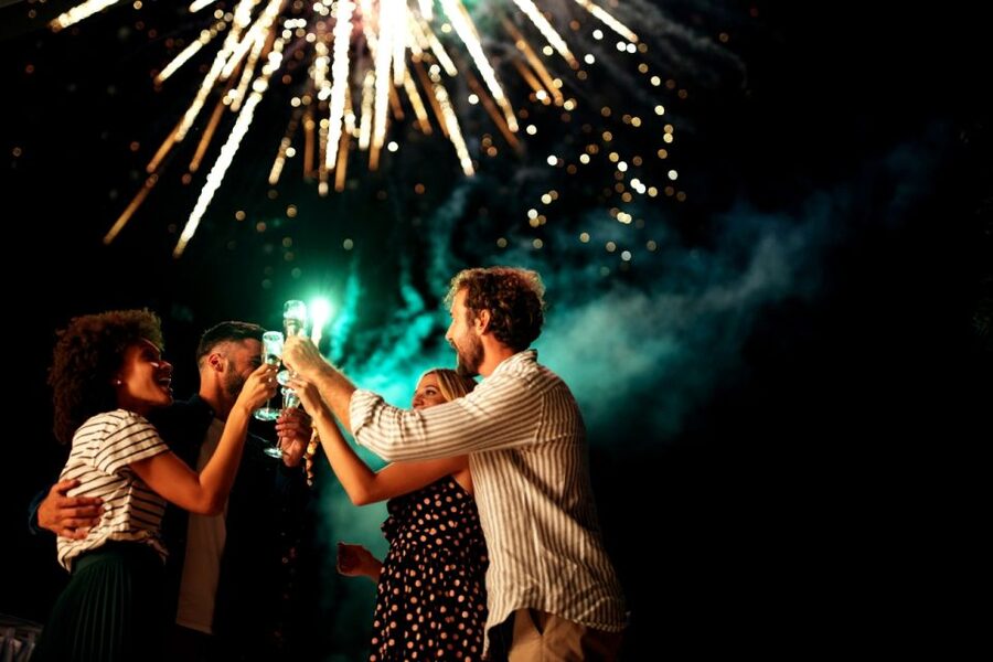 Oahu: Waikiki Friday Fireworks Cruise with Snacks and Drinks - Key points to know before booking