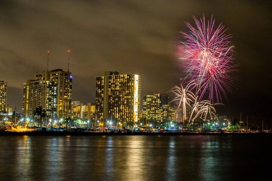Oahu: Waikiki Friday Night Fireworks Catamaran (Wahine Koa) - Key points to know before booking