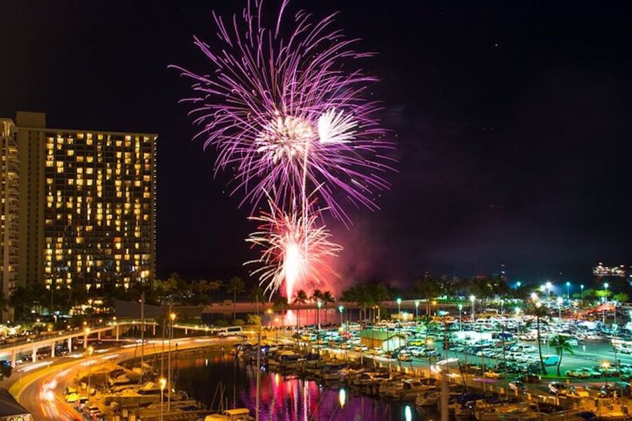Oahu: Waikiki Friday Night Fireworks Catamaran (Wahine Koa) - What the Friday night cruise is really about