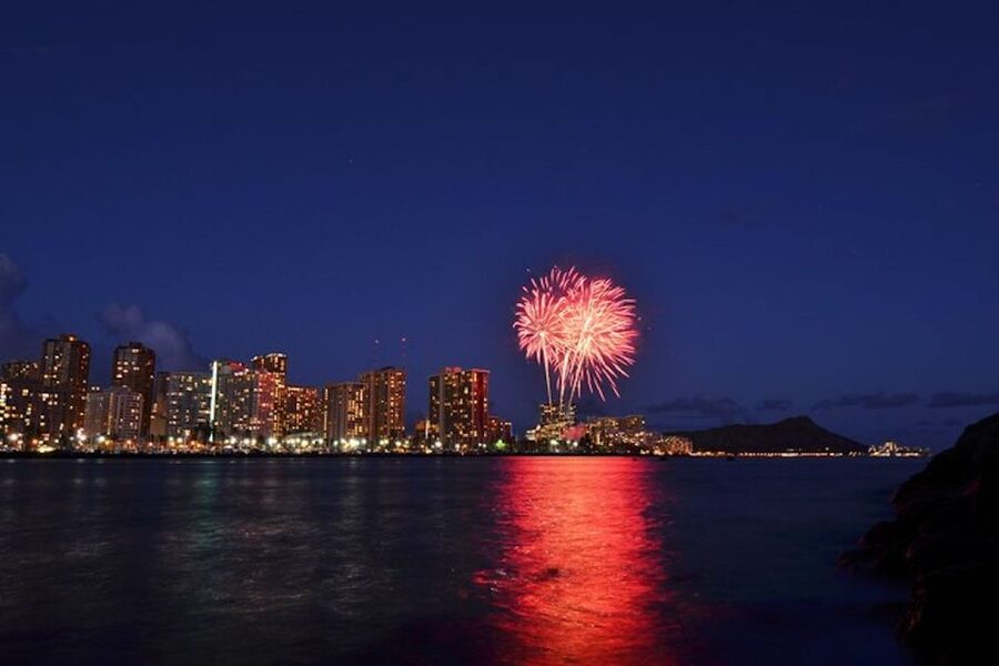 Oahu: Waikiki Friday Night Fireworks Catamaran (Wahine Koa) - Choosing between the 55-foot sailing catamaran and 65-foot power catamaran