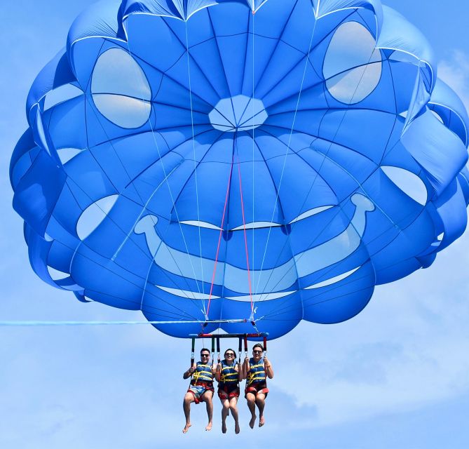 Oahu: Waikiki Parasailing - What the boat ride and launch are like