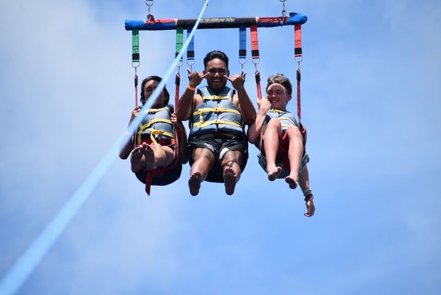 Oahu: Waikiki Parasailing - Oahu from above, with Diamond Head in view