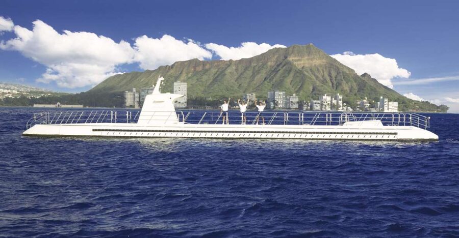 Oahu: Waikiki Submarine Tour - The 15-minute boat ride from Waikiki