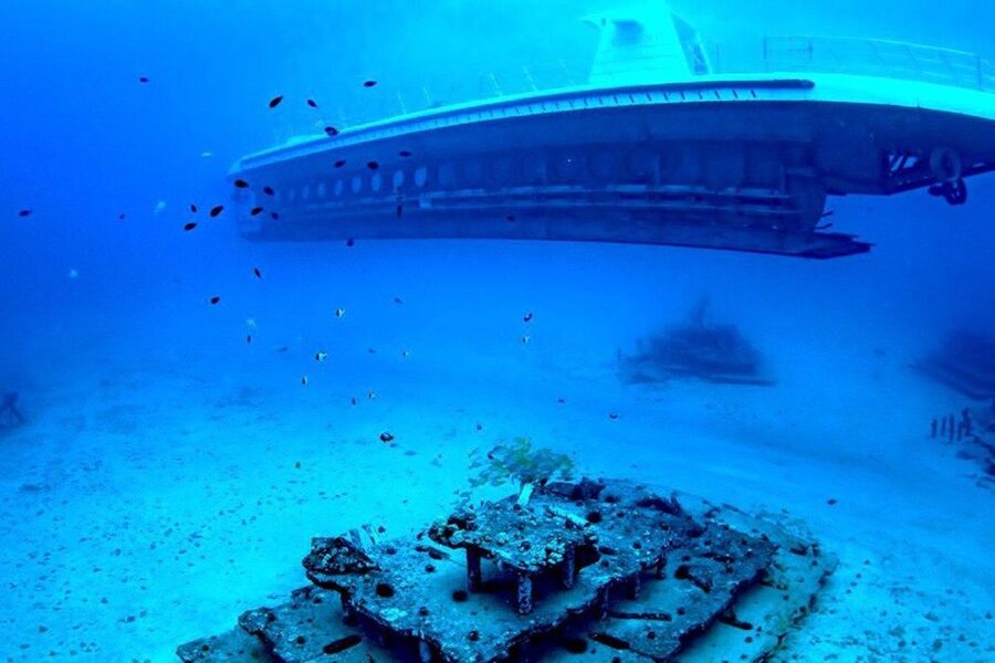 Oahu: Waikiki Submarine Tour - Returning to the beach