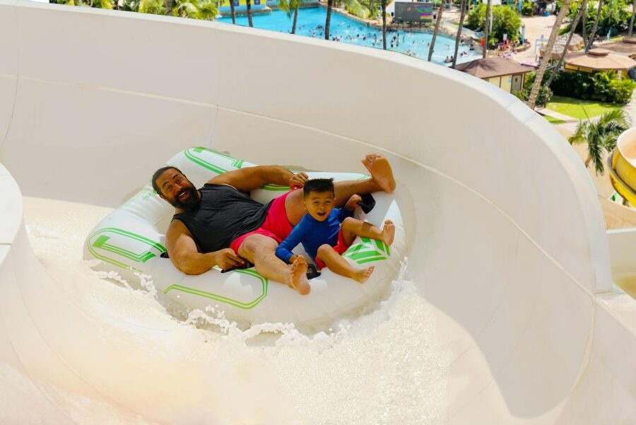 Oahu: Wet 'n' Wild Waterpark Ticket with Waikiki Transfer - Who will get the most from this outing
