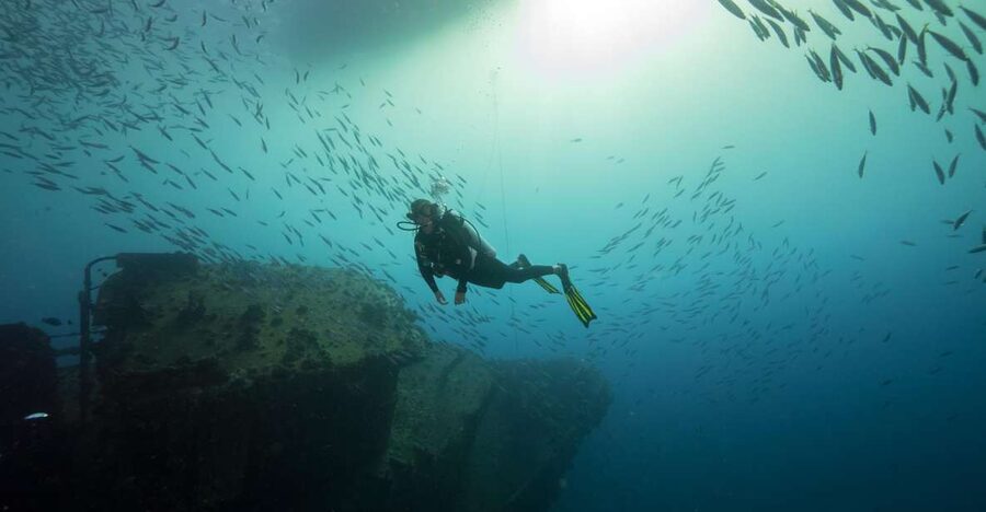 Oahu: Wreck & Reef Scuba Dive for Certified Divers - The first underwater session: choosing between three wrecks