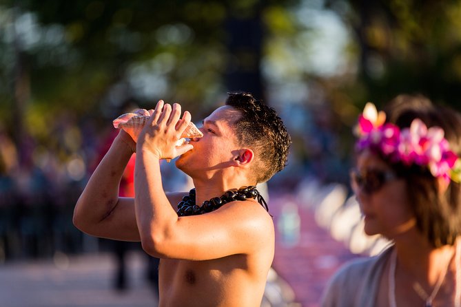 Paradise Cove Luau - Hawaiian music, hula, and the fire finale