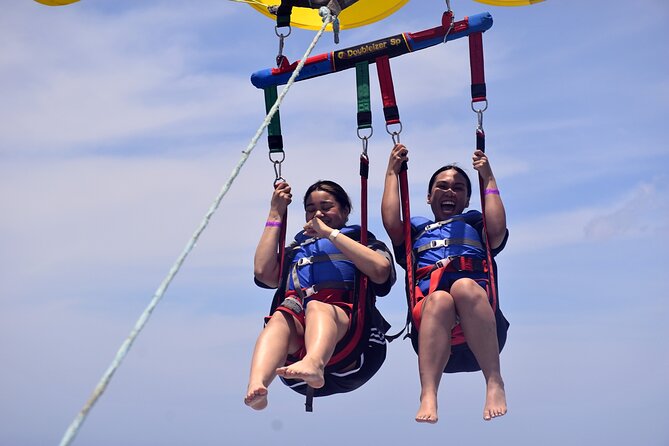 Parasailing in Waikiki from Oahu Hawaii - Ala Moana Beach Park and the return to Kewalo Basin