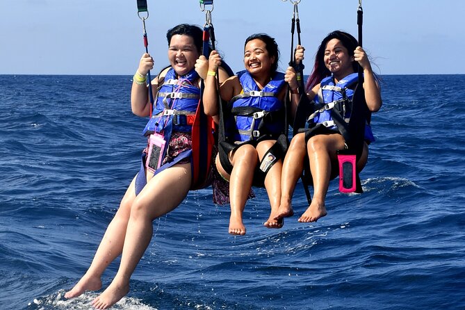 Parasailing in Waikiki from Oahu Hawaii - What the flight feels like at 600, 800, or 1,000 feet