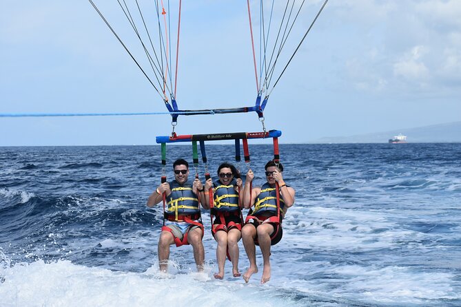 Parasailing in Waikiki from Oahu Hawaii - Waikiki Beach from above