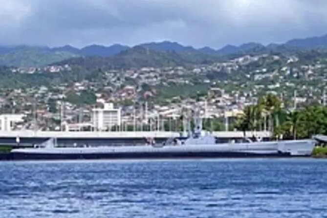 Pearl Harbor Arizona tour from HNL Airport - The boat ride to the USS Arizona Memorial