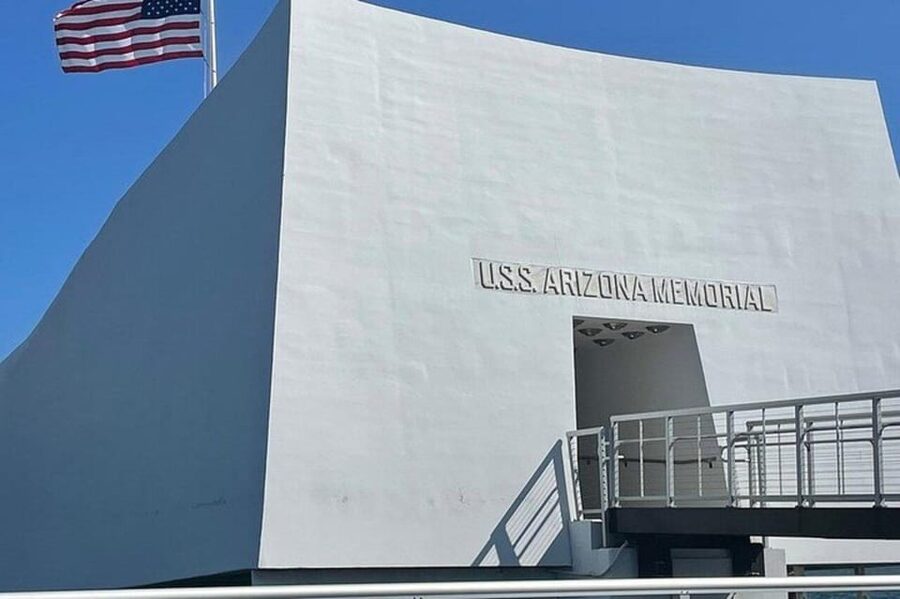 Pearl Harbor Passport "A Complete Experience" - The visitor center and the road to war