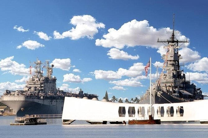 Pearl Harbor Tour with USS Arizona & Missouri Battleship - Touring the Battleship Missouri Memorial