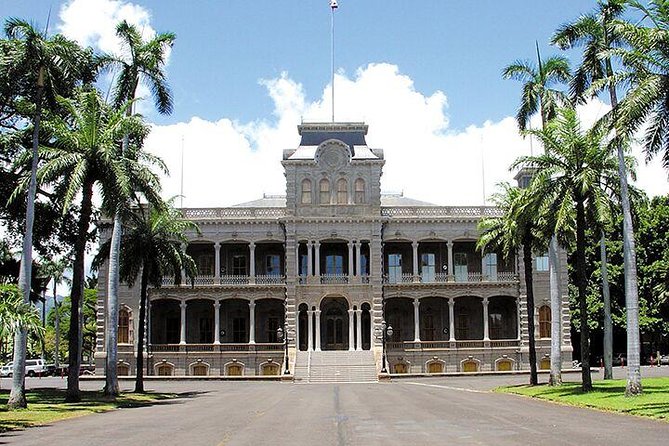Pearl Harbor, USS Arizona and Honolulu City Tour - A serious stop at Punchbowl Cemetery