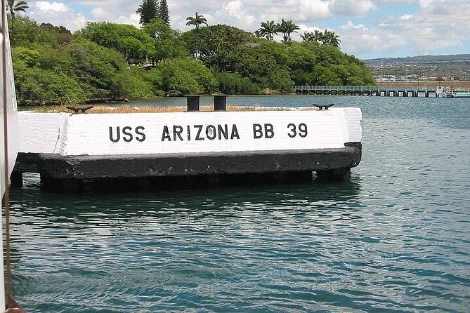Pearl Harbor: USS Arizona Memorial & Battleship Missouri - Getting oriented at the Pearl Harbor Visitor Center
