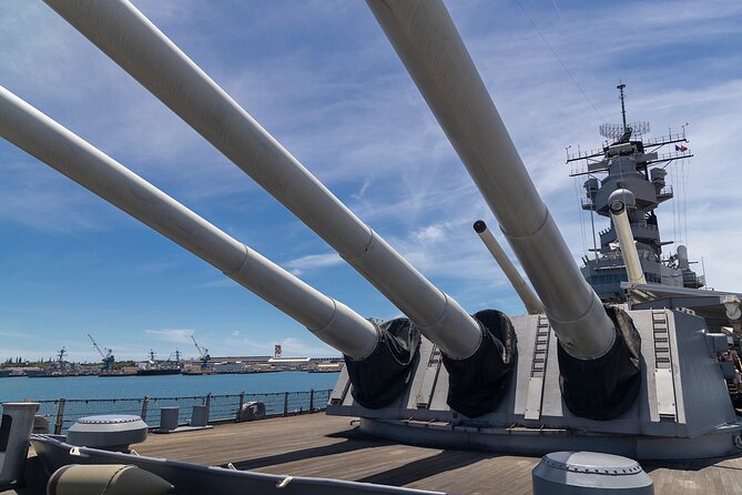 Pearl Harbor, USS Arizona Memorial & Honolulu City Tour - What you see at the Visitor Center
