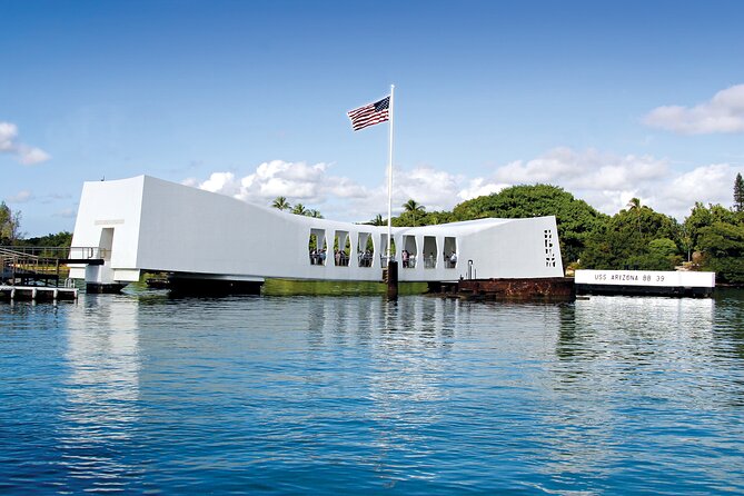 Pearl Harbor, USS Arizona Memorial & Honolulu City Tour - The Honolulu drive sets the stage