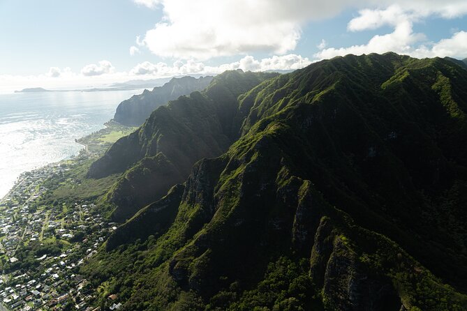 Private 60 Minutes Helicopter Tour in Honolulu - Diamond Head, golf courses, and Honolulu landmarks