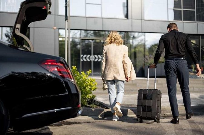 Private Arrival Transfer: Honolulu International Airport to Oahu Hotels or Cruise Terminal - Who gets the most value from this transfer?
