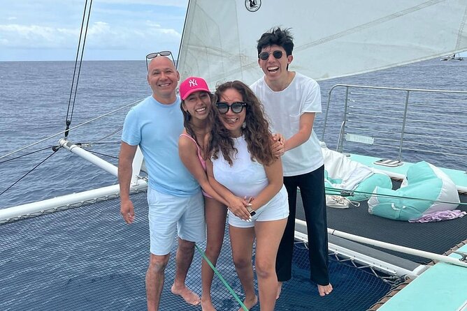 Private Catamaran Charter in Waikiki (1-6 Guests) - What the crew adds to the experience