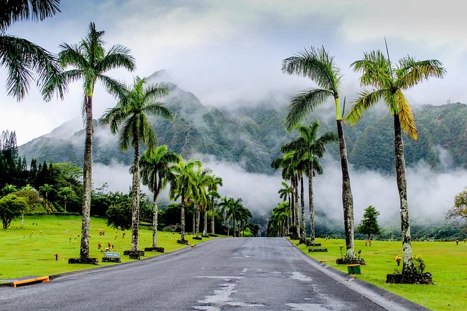 Private Oahu Van Tour - Kualoa Regional Park and the Jurassic Park view