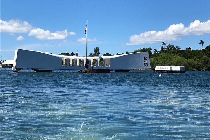 Private Pearl Harbor and Honolulu City Tour - Punchbowl Crater and the National Memorial Cemetery