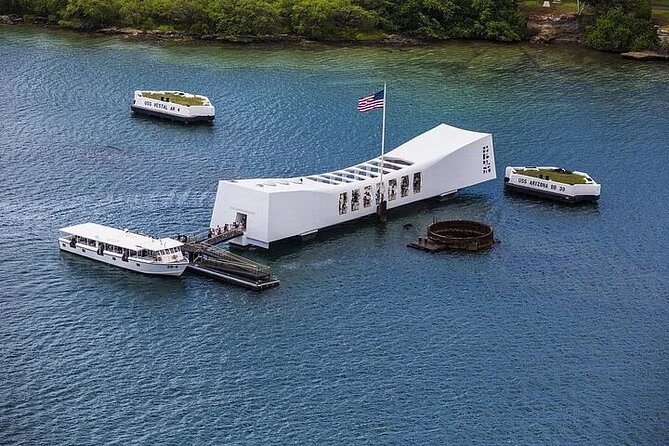 Private Pearl Harbor USS Arizona Memorial - Cemetery and downtown Honolulu from the vehicle