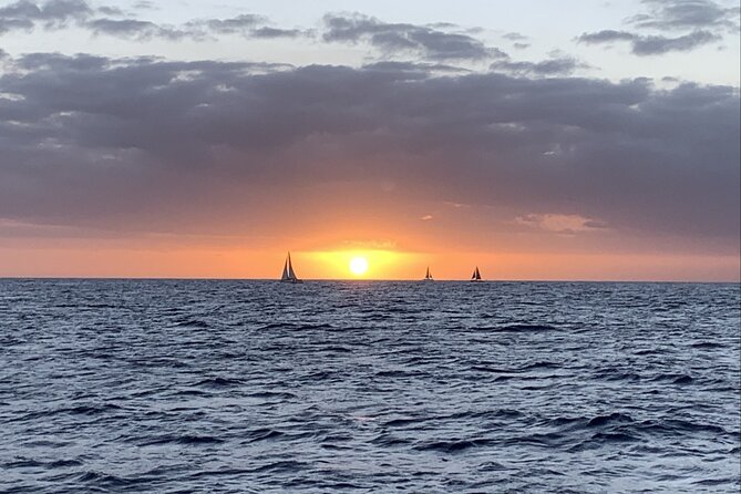 Private Sunset Boat Cruise in Waikiki Honolulu - A sunset cruise with a fishing-boat feel