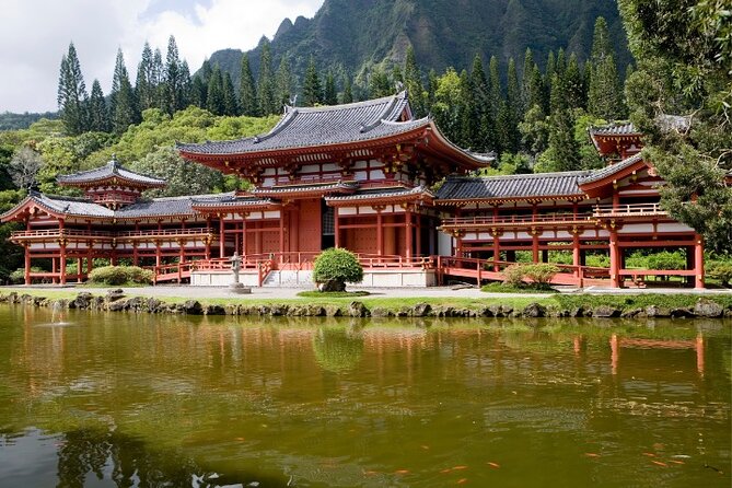 PRIVATE TOUR-Ultimate Circle Island Tour of Oahu - Quiet gardens at Byodo-in Temple