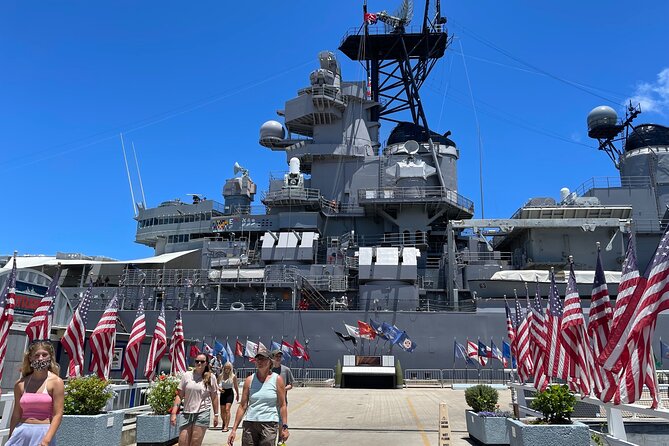 Private USS Arizona and USS Missouri Pearl Harbor Tour - Downtown Honolulu in a short historical pause