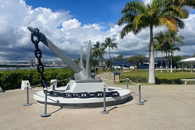 Roundtrip Shuttle from Waikiki-Pearl Harbor National Memorial - The ride from Waikiki to Pearl Harbor