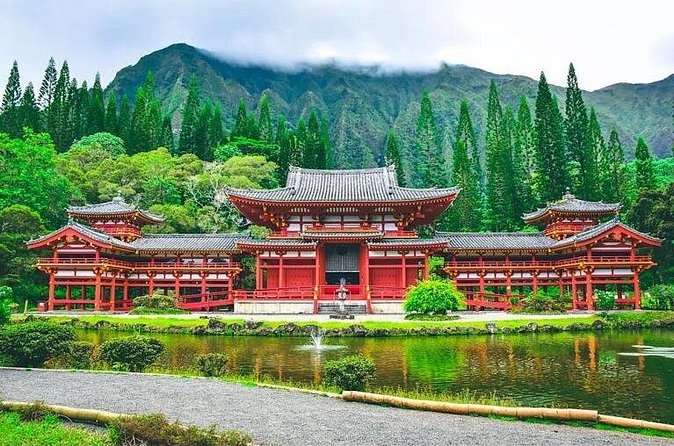 Scenic half day Circle Island tour - Nuʻuanu Pali and the turning point of Hawaiian history