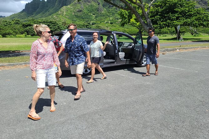 Skip the Crowds: Secret Oahu Half Circle Tour with a Local - The guide can make or break the experience