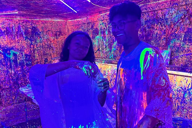 Splatter Art Paint Studio Experience in Hawaii - Why the Private Format Matters
