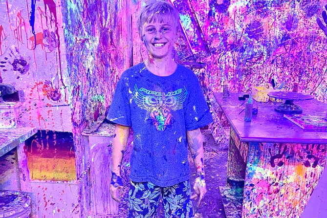 Splatter Art Paint Studio Experience in Hawaii - Who Will Have the Most Fun Here