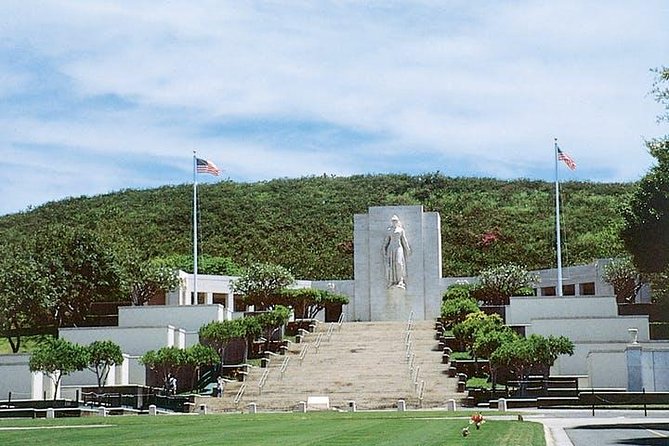 Stars and Stripes Tour: Pearl Harbor and Battleship Missouri - Honolulu’s royal and civic landmarks