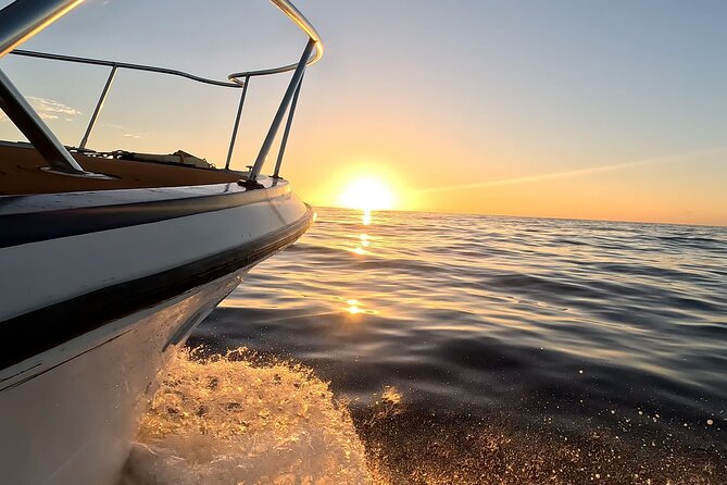 Sunset Cruise along Waikiki Coastline - From Ala Moana Harbor to the Waikiki coast