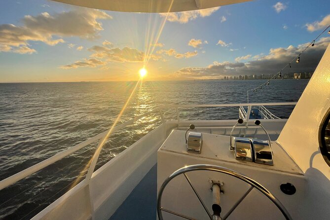 Sunset Dinner Cruise in Honolulu, Hawaii - Seasickness and comfort deserve honest attention