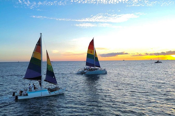 Sunset sail Aboard Manakai Catamaran - Waikiki Aquarium and the shoreline view