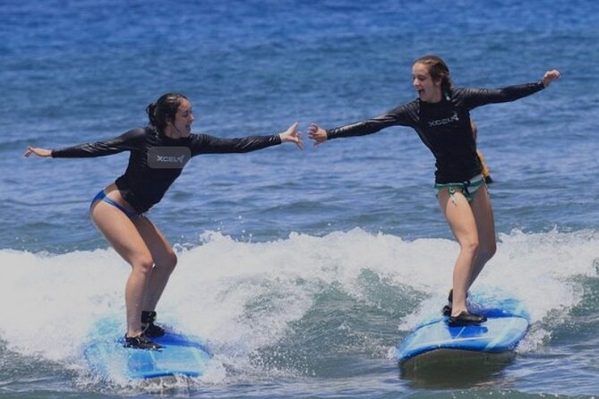 Surf lessons for beginners in Waikiki - From sand practice to the first wave