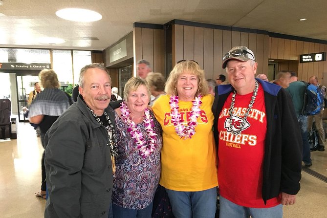 Traditional Airport Lei Greeting on Honolulu Oahu - A lei greeting before you leave HNL