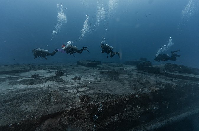 Two Tank Wreck and Drift Dive in Oahu - How the crew handles safety and nerves