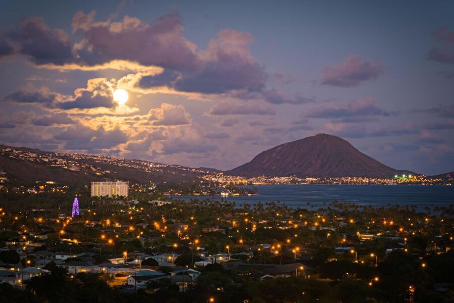 Unique Honolulu Sunset and Light Painting Tour - Why this Honolulu sunset tour feels different