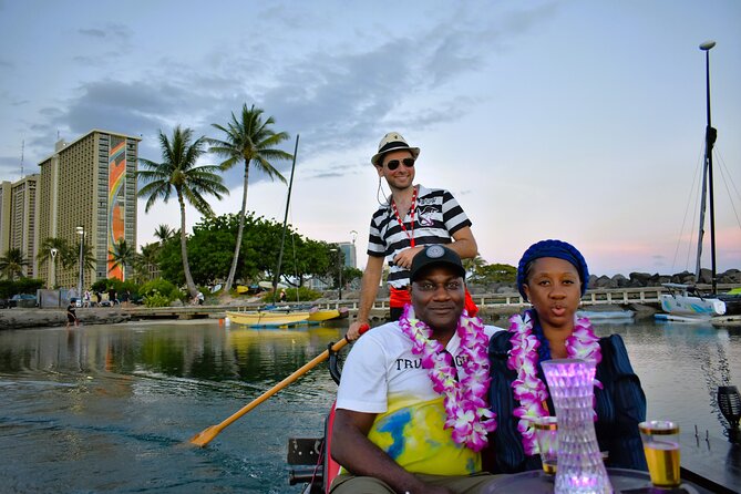 Valentine's Private Gondola Cruise in Waikiki with Drinks, Pastry - What happens from boarding to the first views